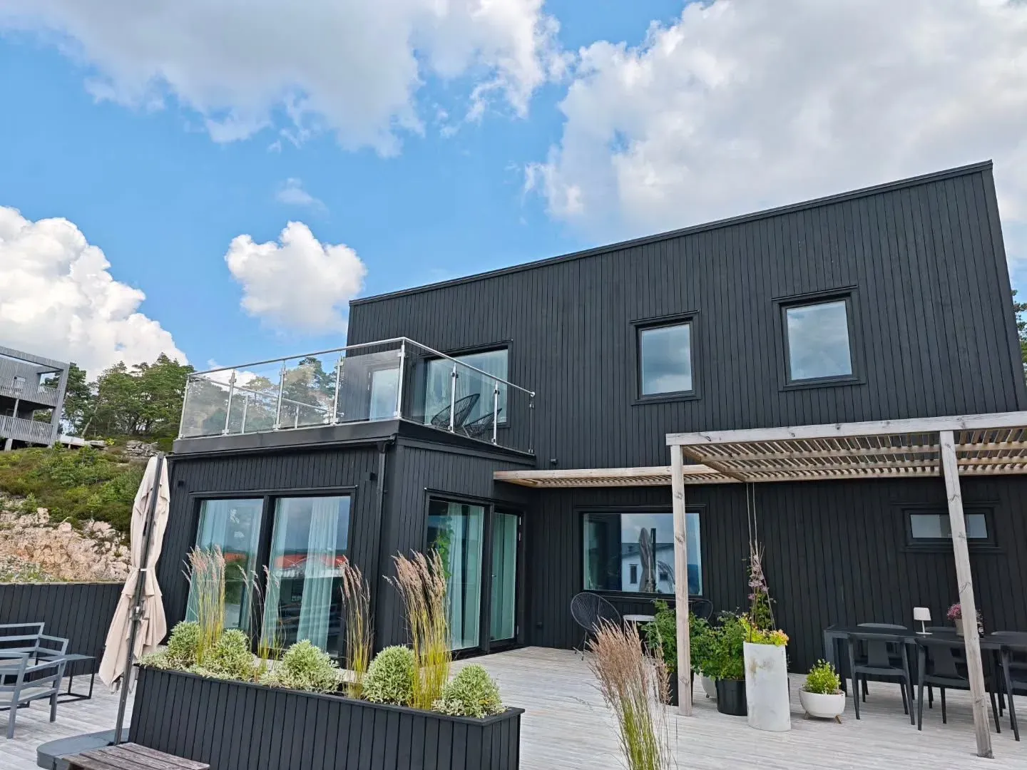 Jämförelse av solfilm på fönster – klar och tonad film för värmeskydd